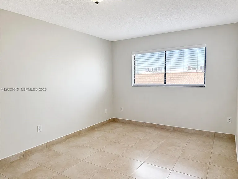 1521 W 42nd Pl #18 — Photo 19