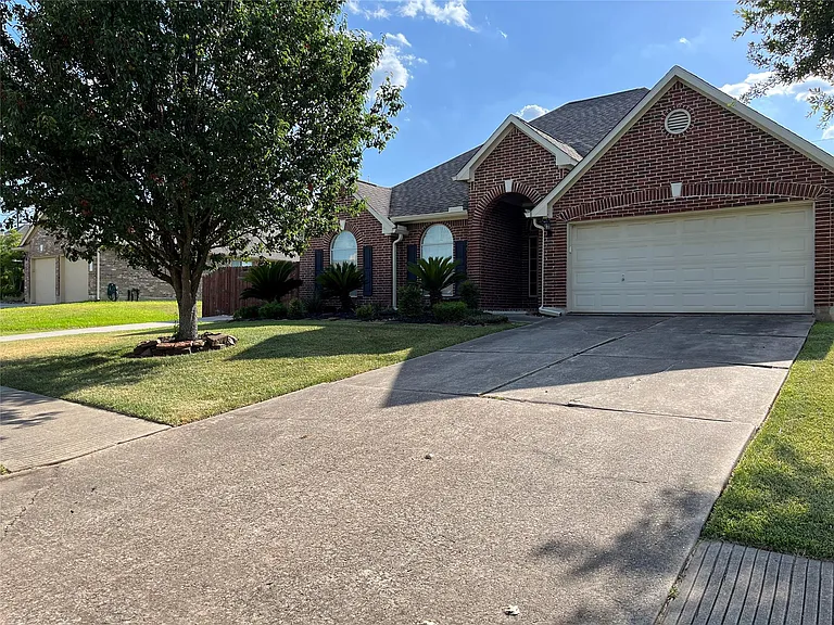 3515 Emerson Dr — Photo 1