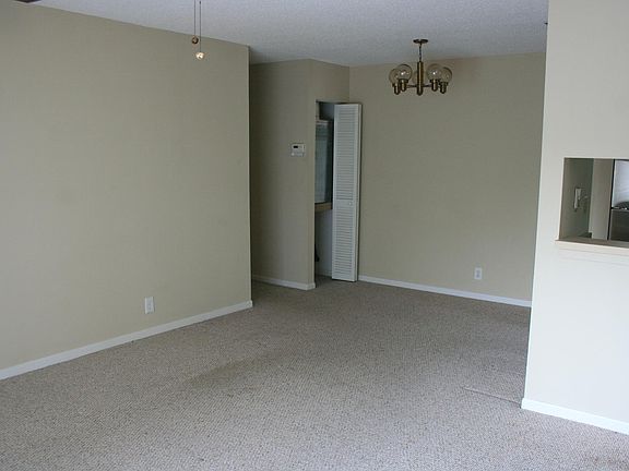 3rd image of 5848 Queen Elizabeth Way APT 4