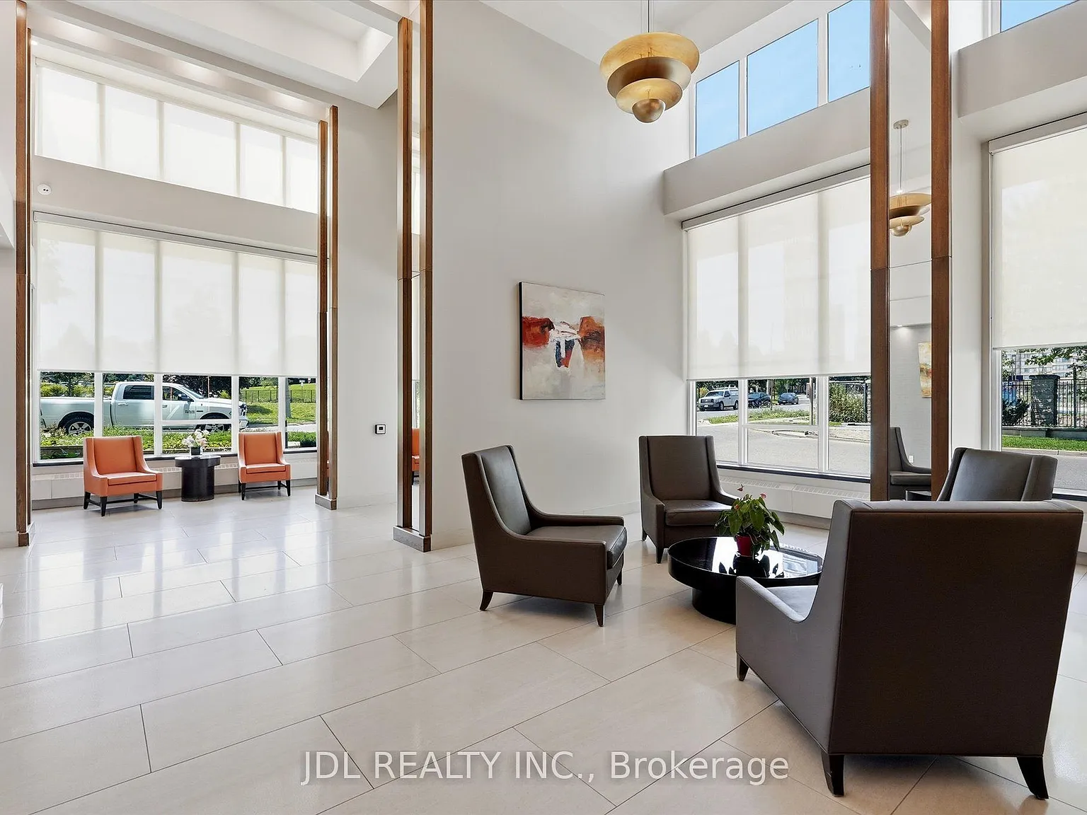 Elle Condos — Photo 3