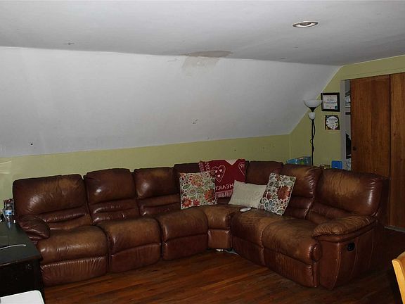 5th image of 141 Cherokee St