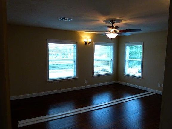 living room: LED accent lights & 60" Hunter fan