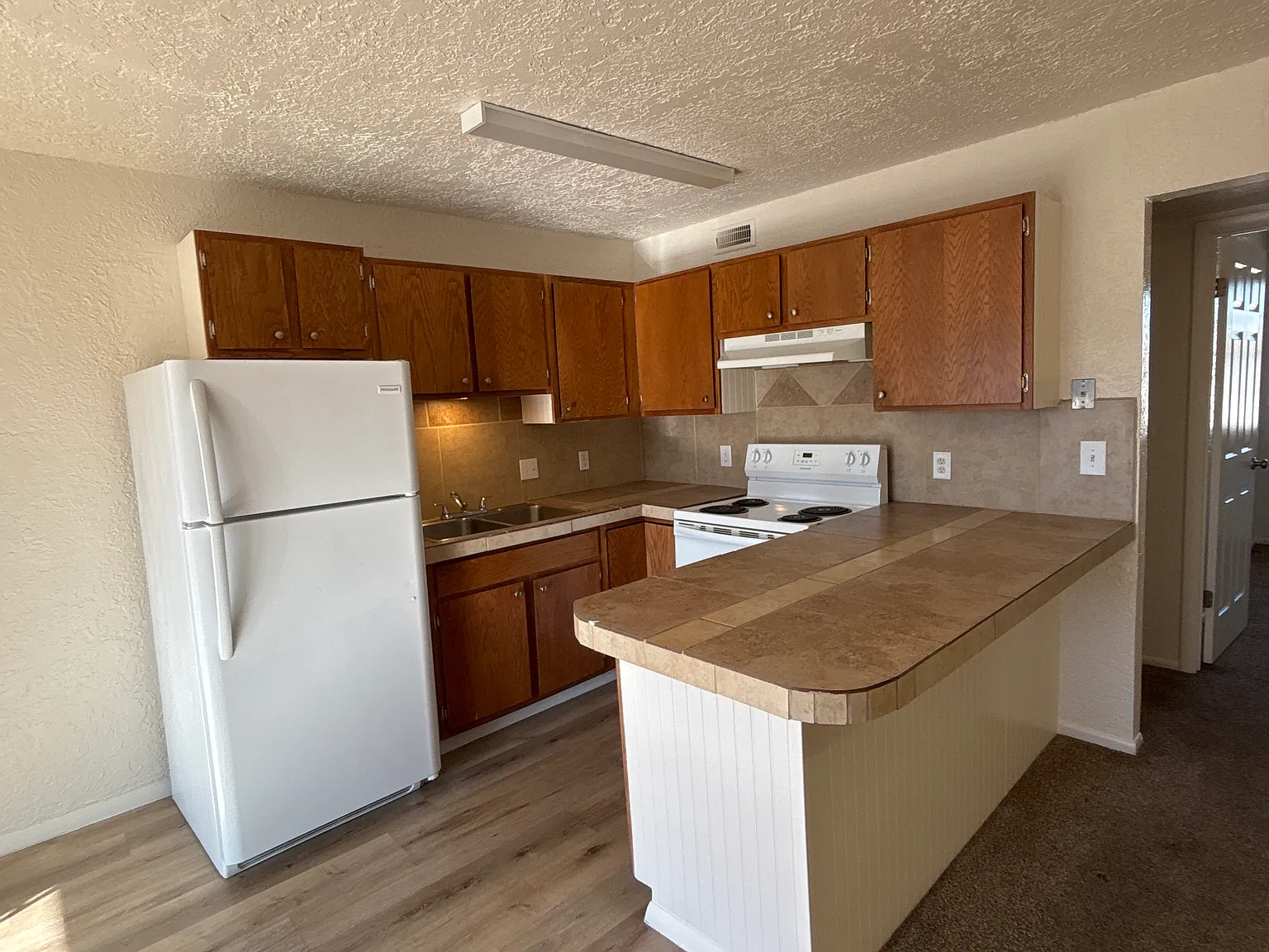 3 bed, $1,295 — Photo 4
