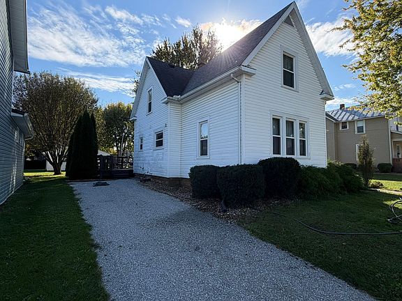 4th image of 225 E Main St