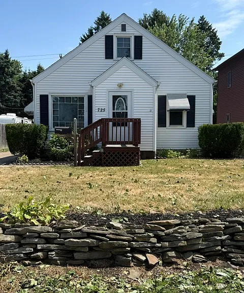 725 Wyoming Ave — Photo 1