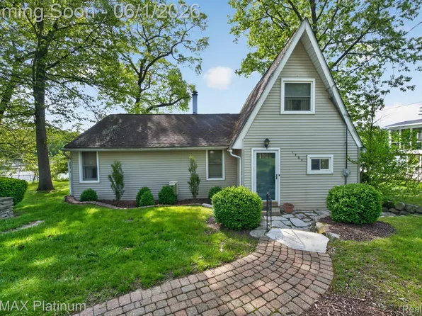 1464 Clark Lake Rd, Brighton, MI 48114