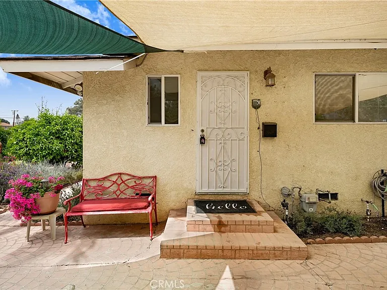 2203 E Alaska St — Photo 2