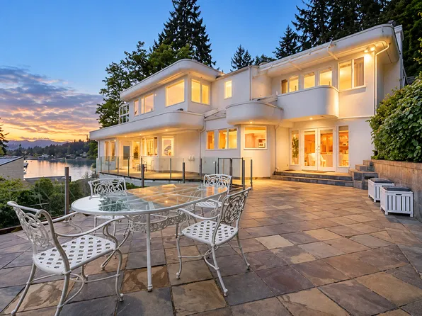 5360 Seaside Pl #61097, West Vancouver, BC V7W 3E2