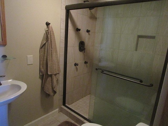 Bedroom full bath with body wash