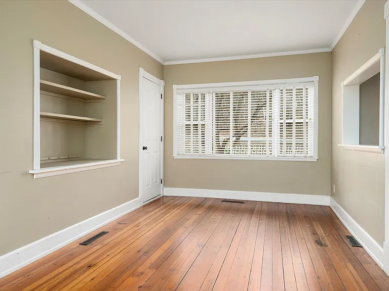 139 College St — Photo 21