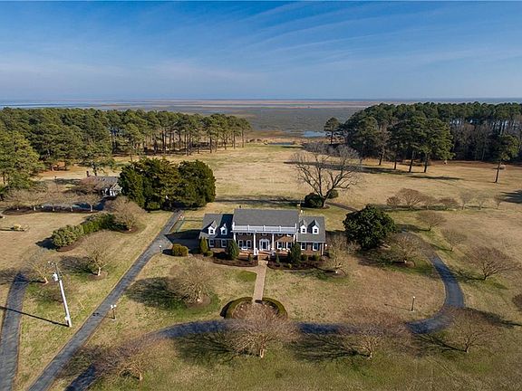 3rd image of 6370 Glenair Ln