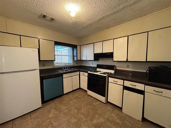 2nd image of 5140 Highpoint Rd APT 21