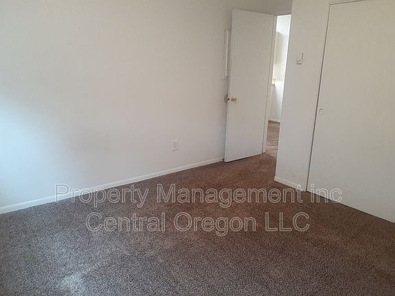 3rd image of 1000 NE 3rd St