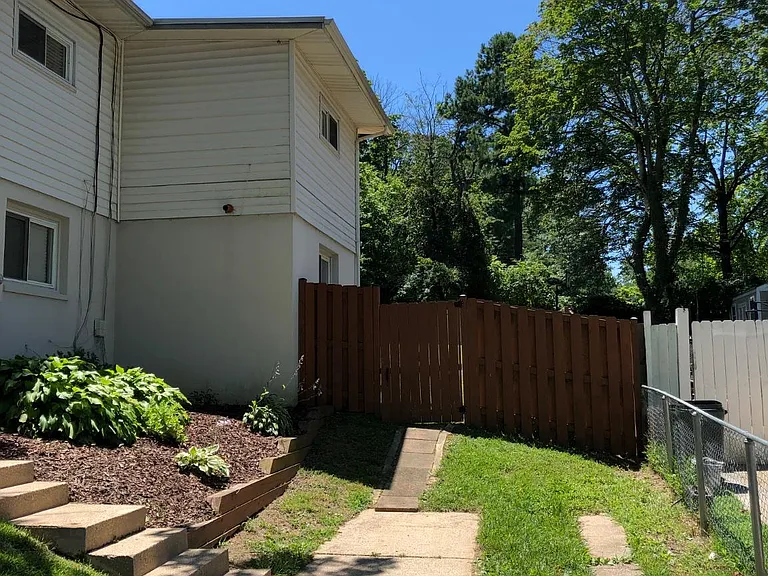 10615 Maple St — Photo 2