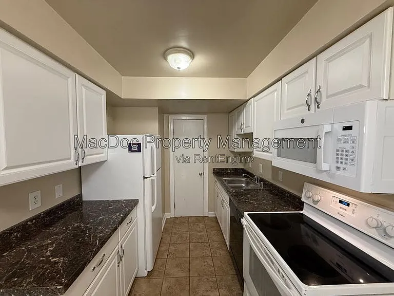 14611 Earlham Ct — Photo 10