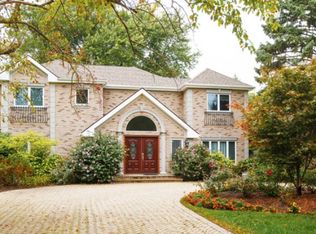 310 Hickory Ct, Northbrook, IL 60062