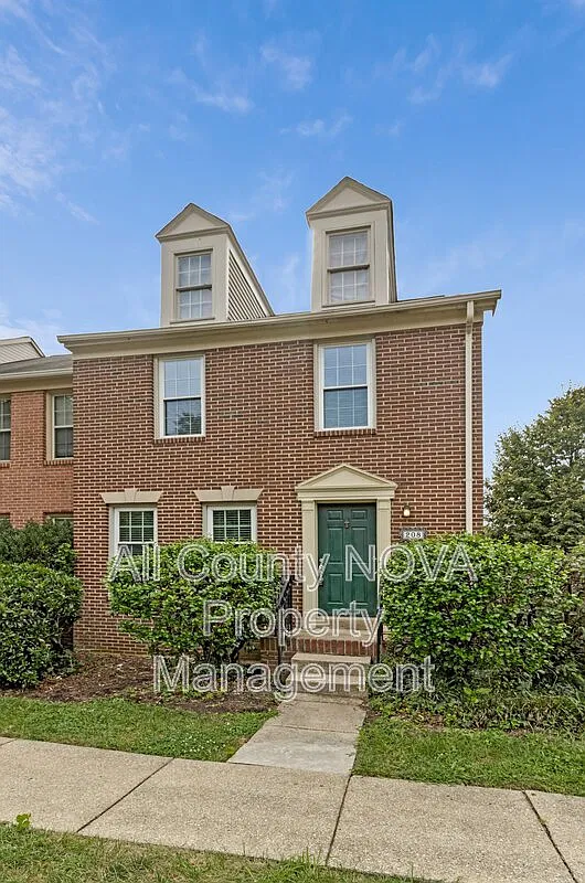 3 bed, 3.5 bath, 1970 sqft, $3,990 — Photo 4