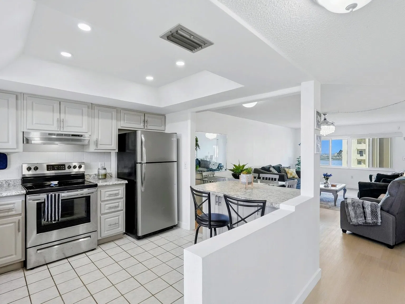 2 bed, 1100 sqft, $1,995 — Photo 4