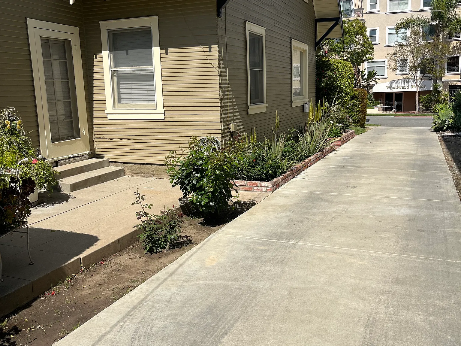 3 bed, 1075 sqft, $2,475 — Photo 2