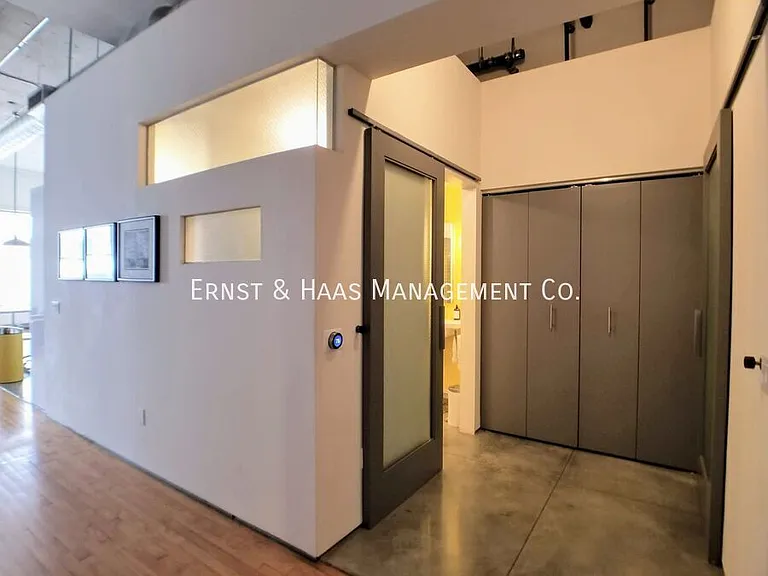 115 W 4th St #210 — Photo 31
