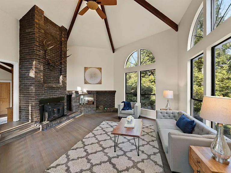 7540 Woodborough Dr — Photo 2
