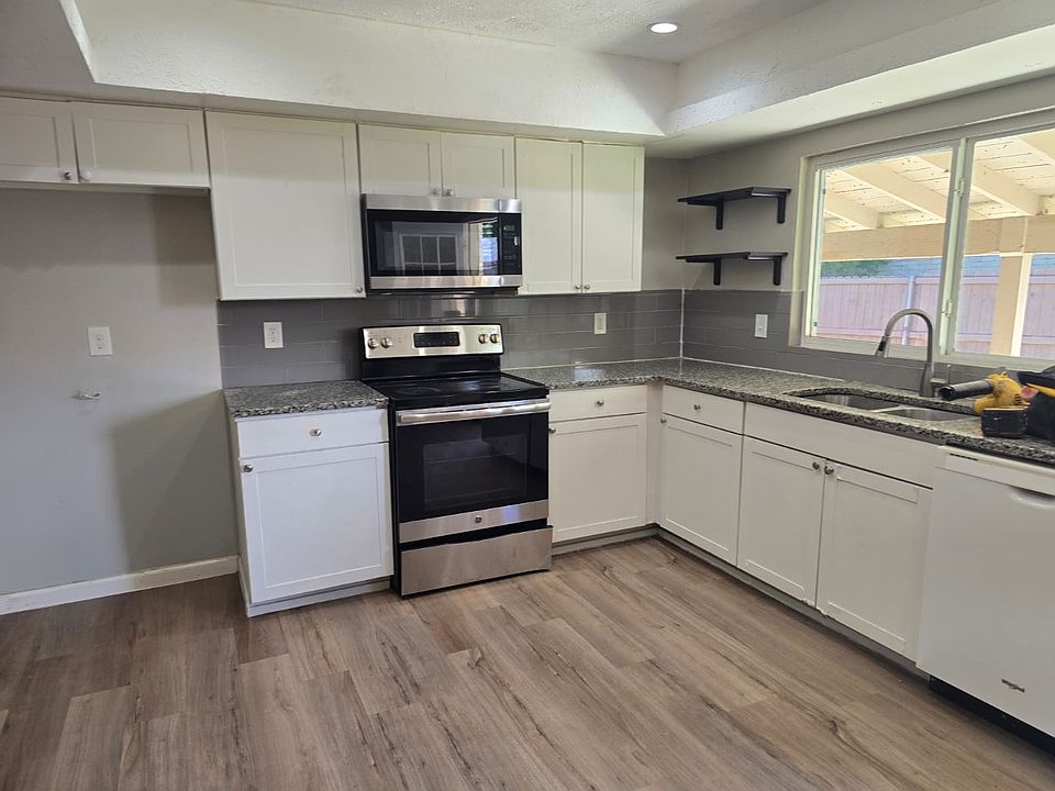 1st image of 4401 Mayflower Dr