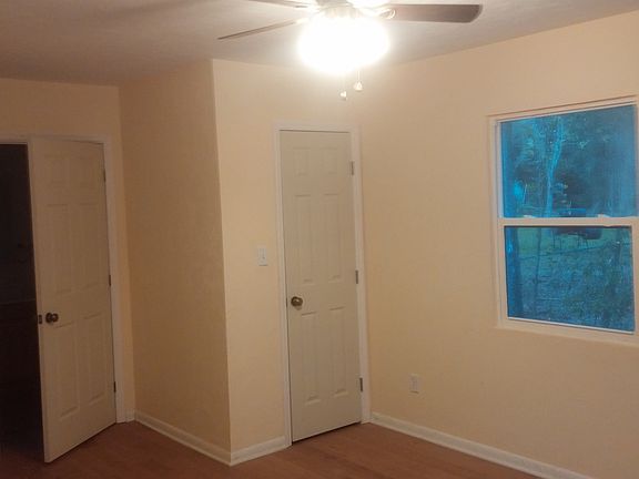 3rd image of 220 SE 49th Dr