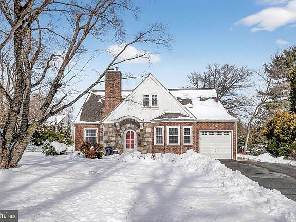 2nd image of 323 W Waverly Rd