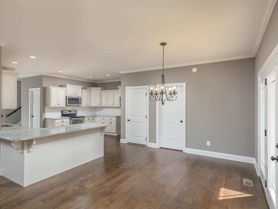 1st image of 200 Banberry Dr