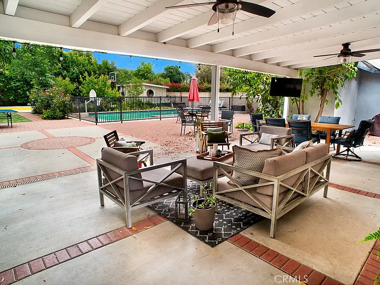 17249 Raymer St — Photo 17