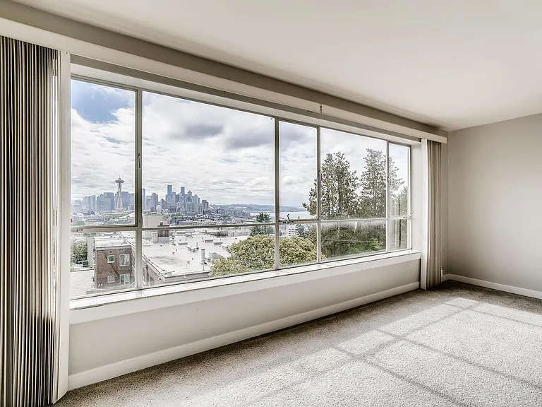 Skyline House — Photo 16