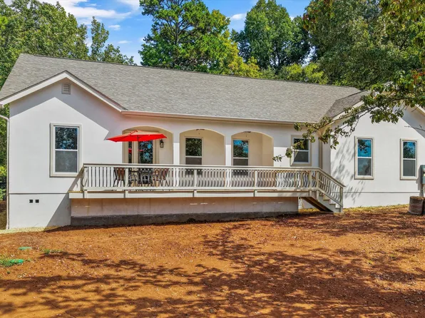4717 Colonial Harbor Dr, Louisville, TN 37777