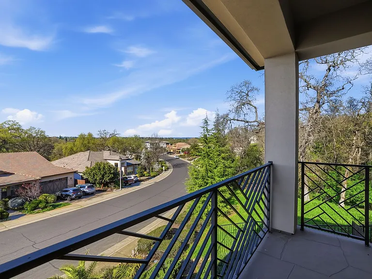 3813 Calverhall Way — Photo 46