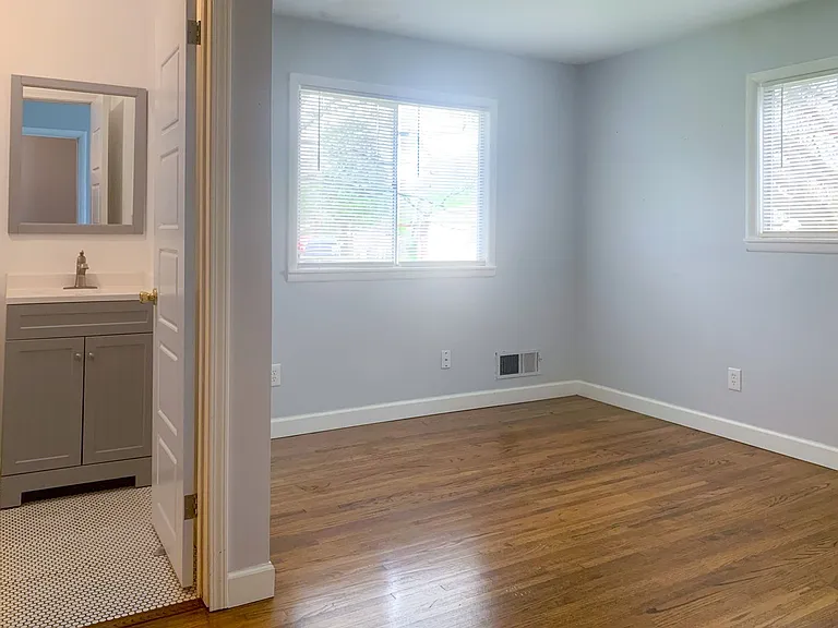 128 Vann Cir — Photo 2