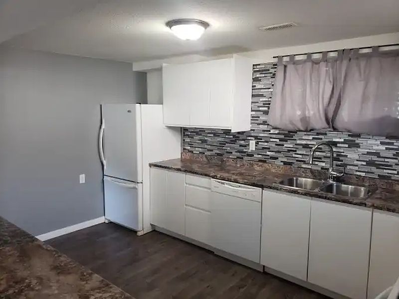 Hinton Apartment for rent - 2 Bedrooms — photo 4