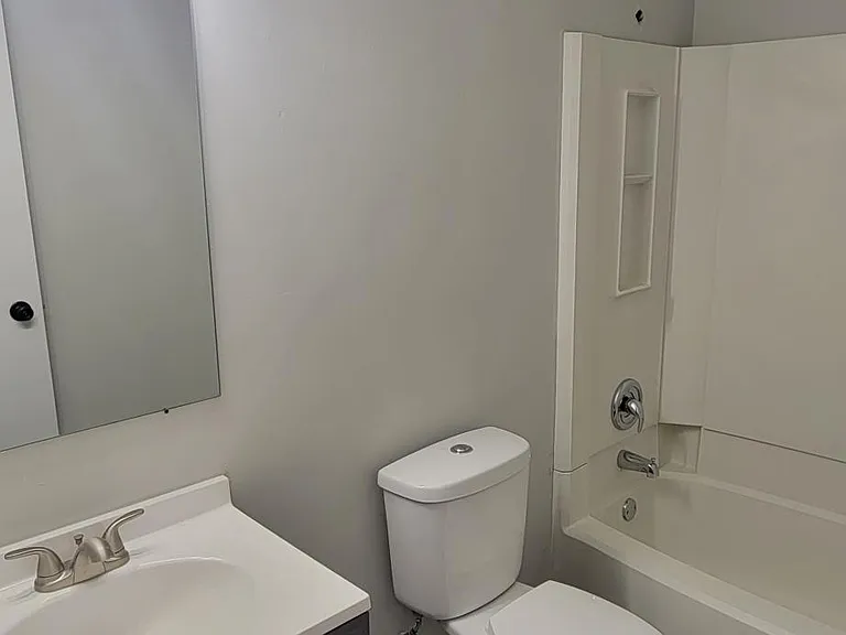 29W531 Country Ridge Dr #E — Photo 7
