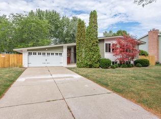 1821 Ivy Ln, Midland, MI 48642