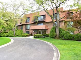 3900 Dundee Rd #106C, Northbrook, IL 60062