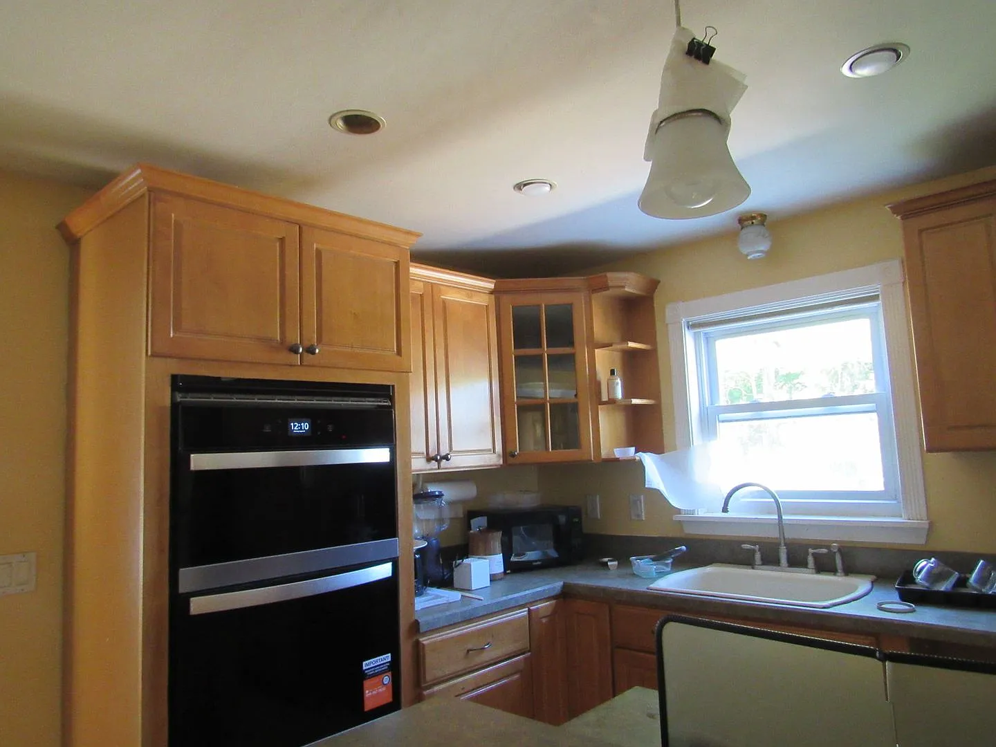 Salem 4 Bedroom Colonial for Rent! — Photo 2