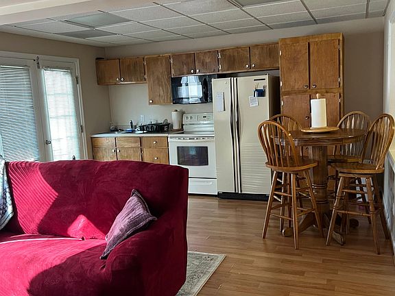 2nd image of 202 Wyndpark Cir #202