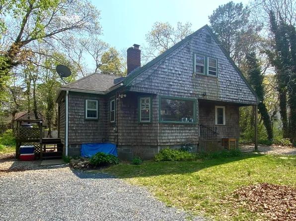 15 Phillips Road, Hyannis, MA 02601
