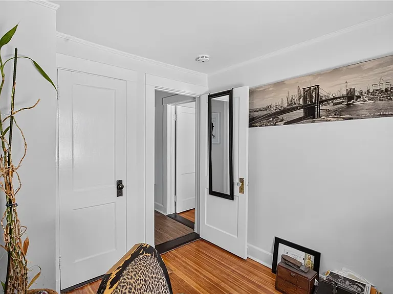 476 Providence St — Photo 37