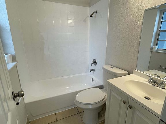3rd image of 1015 Palm Ave #11043755