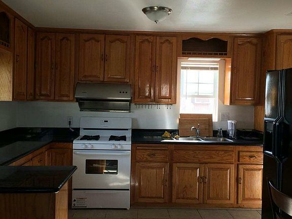 3rd image of 4849 Maine Ave
