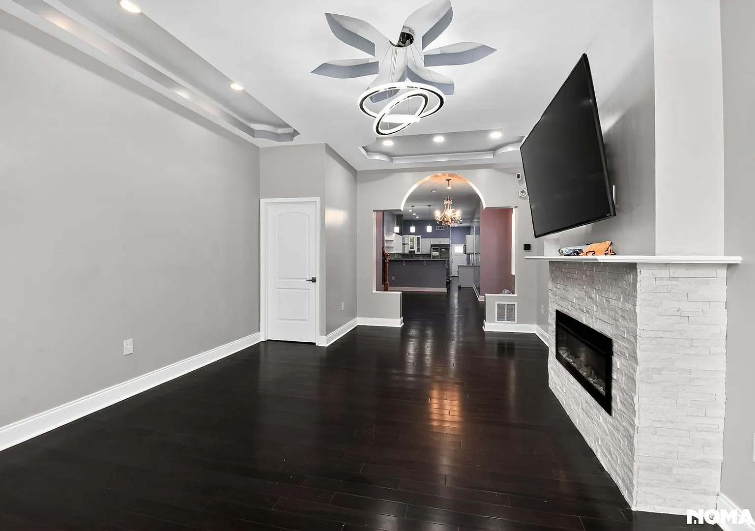 Spacious 6BR Townhome in Baltimore — Photo 4