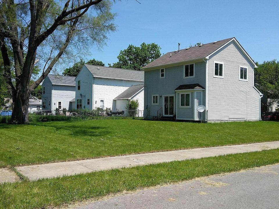 2nd image of 15701 Burgess St