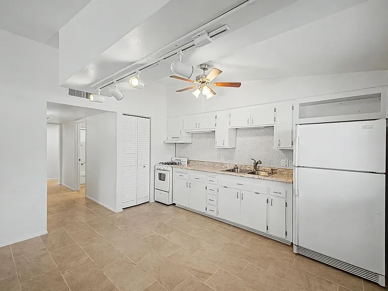 10606 W Oakmont Dr — Photo 4