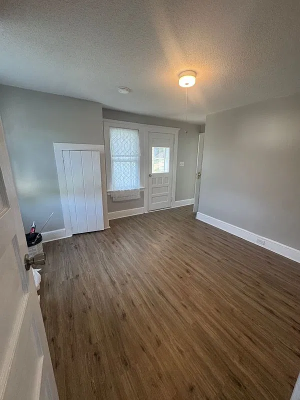 37 Colorado Ave N — Photo 2