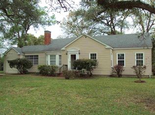 2004 W Hart Ave, Orange, TX 77630