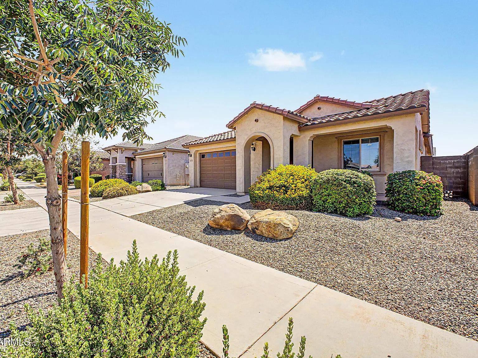 4 bed, 2.0 bath, 2184 sqft, $2,499 — Photo 3